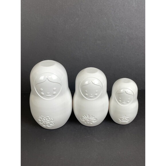 FRED M-Cups Russian Matryoshkas Nesting Doll 6pc Measuring Cup Set White Plastic - Picture 1 of 13